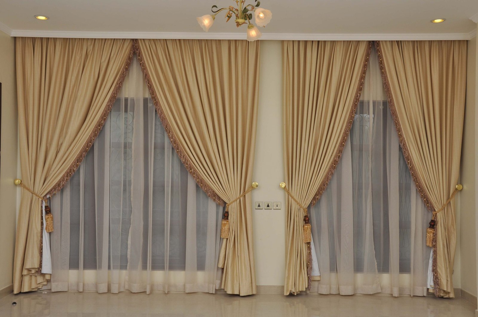 Buy Shades,Blinds from Star Custain Dubai